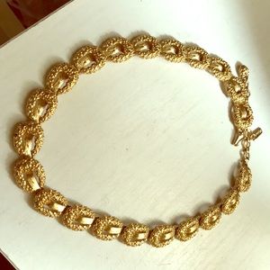 VINTAGE MONET CHOKER NECKLACE GOLD TONED